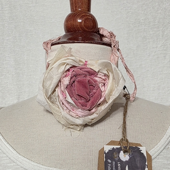 MOSSIE ANNA ARTISAN DESIGN Accessories - JABOT🩷 MOSSIE ANNA ARTISAN DESIGN NWT